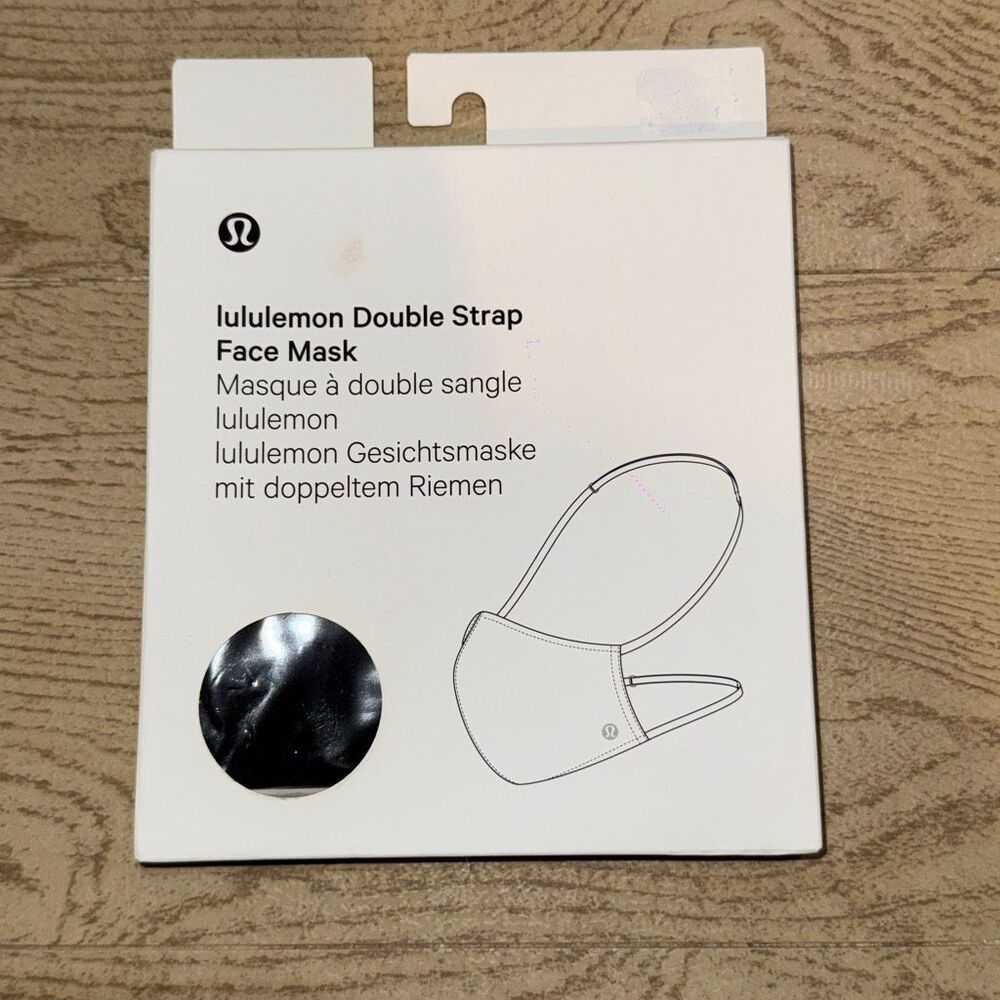 NWT Lululemon Ear Loop Face Mask‎ black
